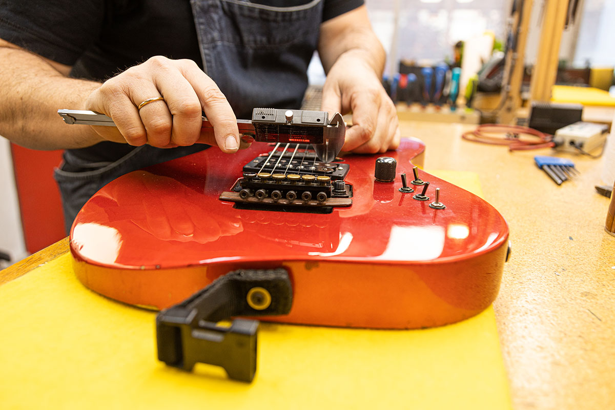 clean-restring-savannah-guitar-lutherie-mercantile